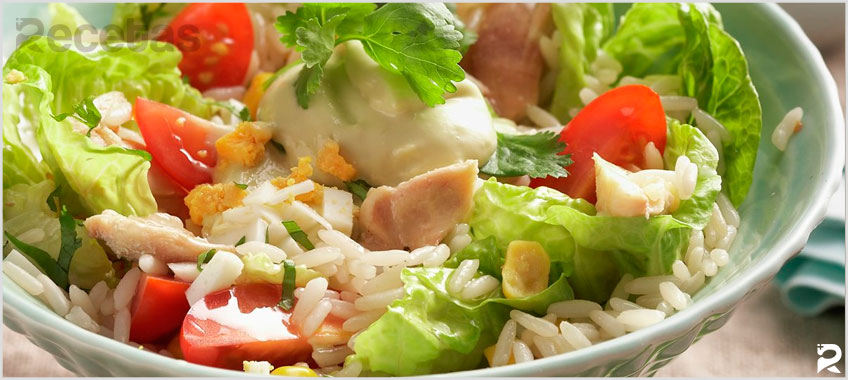 Ensalada Completa de Arroz, Palta (Aguacate) y Tomate